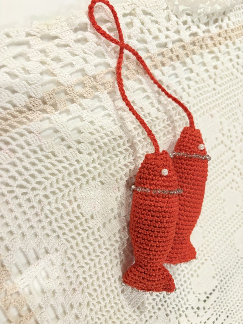 Accesoriu pentru geanta -Sardine crosetate cu strasuri