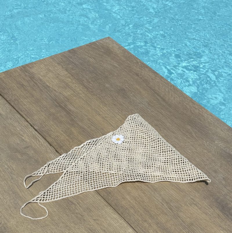 Batik crosetat din bumbac bej cu floare
