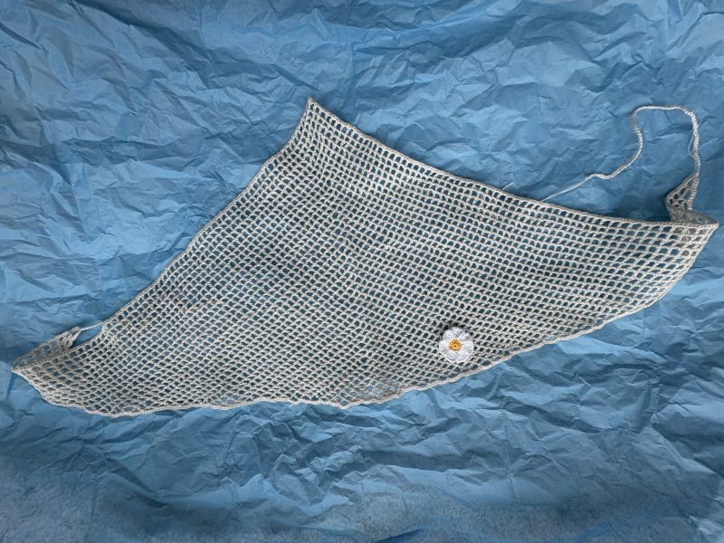 Batik crosetat din bumbac bej cu floare